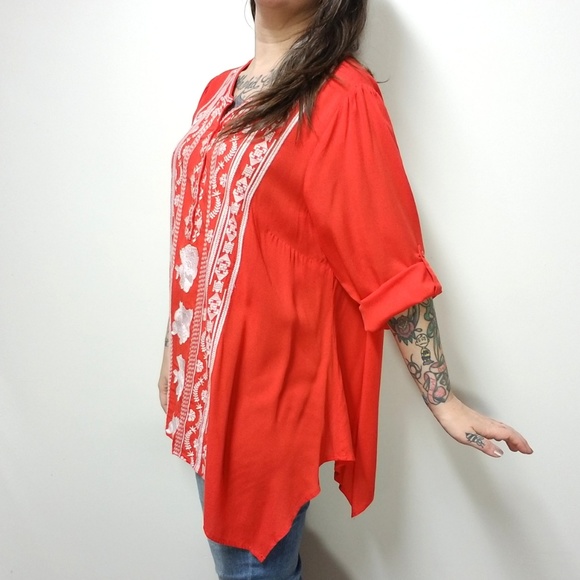 ANDREE Embroidered Sharkbite Tunic Roll Sleeves - Picture 5 of 8